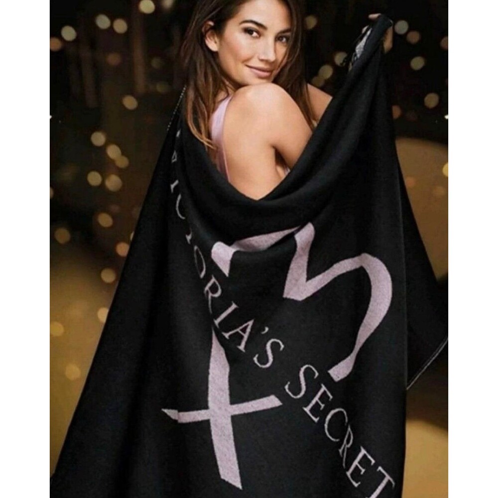 Victoria's Secret Pink Heart Black
Cozy Throw Blanket Fringe Wrap 50x60